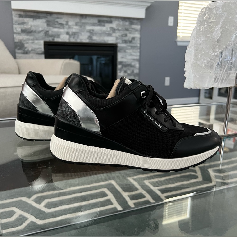 Michael Kors Sneakers. EUC. Size 8.5